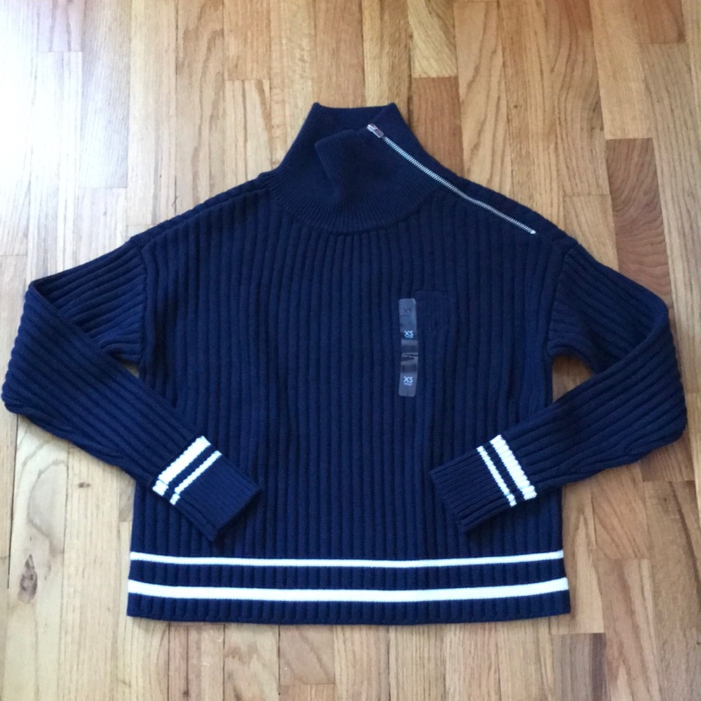 NWT Tommy Hilfiger Sweater. Size XS.